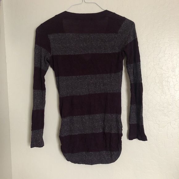 SPLENDID Purple Silver Sheer long sleeve ruched v-neck knit shirt X-Small - Picture 2 of 9